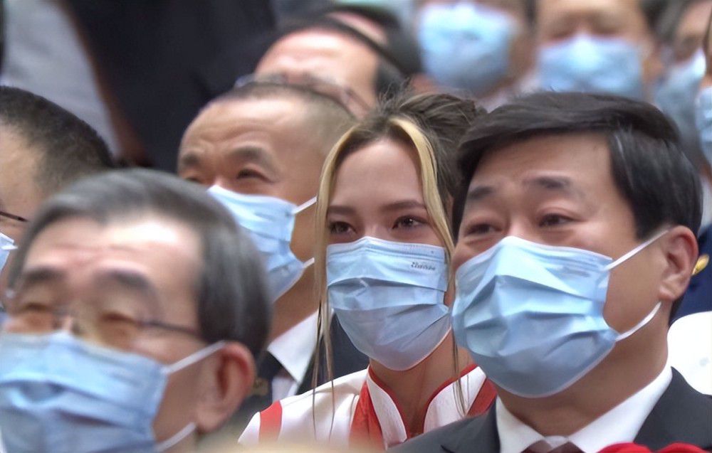 陈颖姗毫不犹豫的说道：小姐放心，我今晚加班加点也会做出来。
